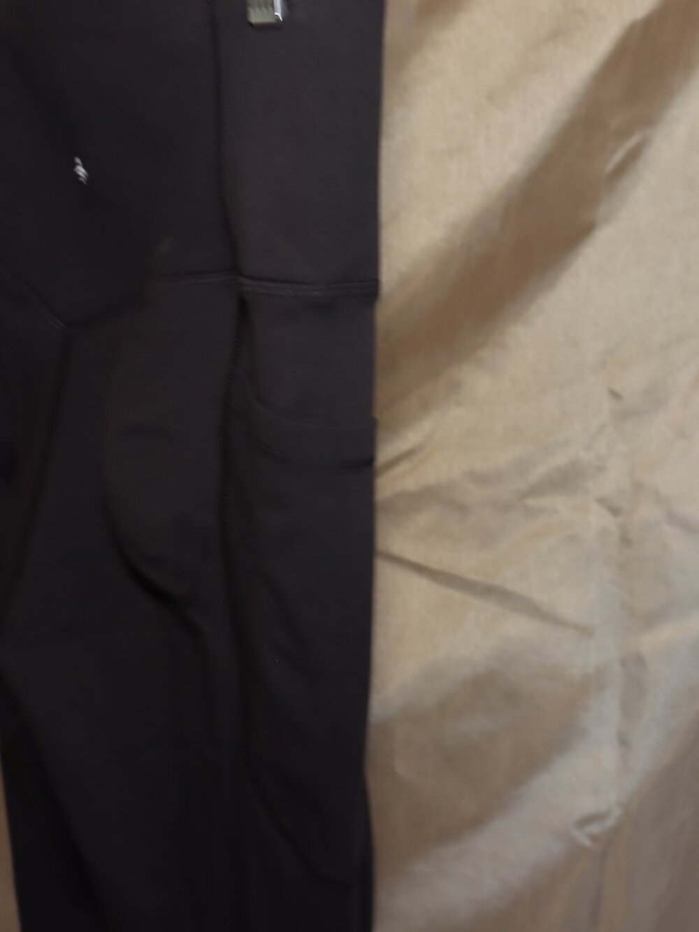 HALARA High Waisted Tummy Control Pocket Shaping Leggings - Medium TALL Black - Picture 4 of 5
